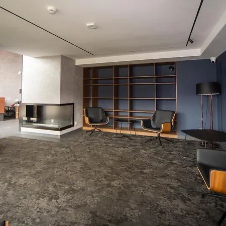 Maya's Flats & In 15 - Nadmotlawie