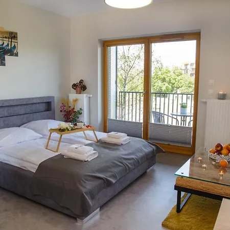 Maya's Flats & In 15 - Nadmotlawie